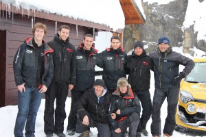 L'équipe de moniteur diplômé de l'école de conduite sur glace de Flaine