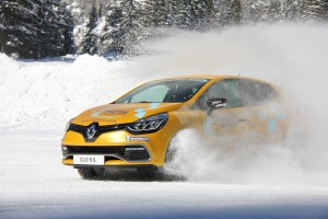 Piloter sur la glace avec 2 roues motrices ? Facile chez circuit glace !